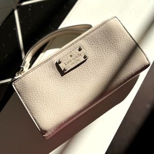 Kate spade wallet! Light pink/beige and in Great condition!